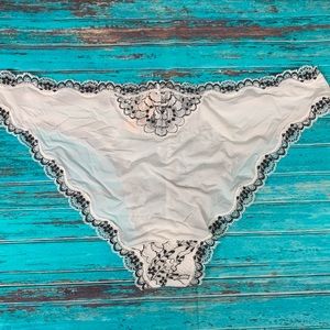Victoria’s Secret White &Black Underwear sz L NWT